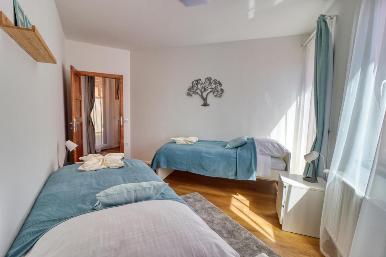 Barka Apartman Егер Екстериор снимка