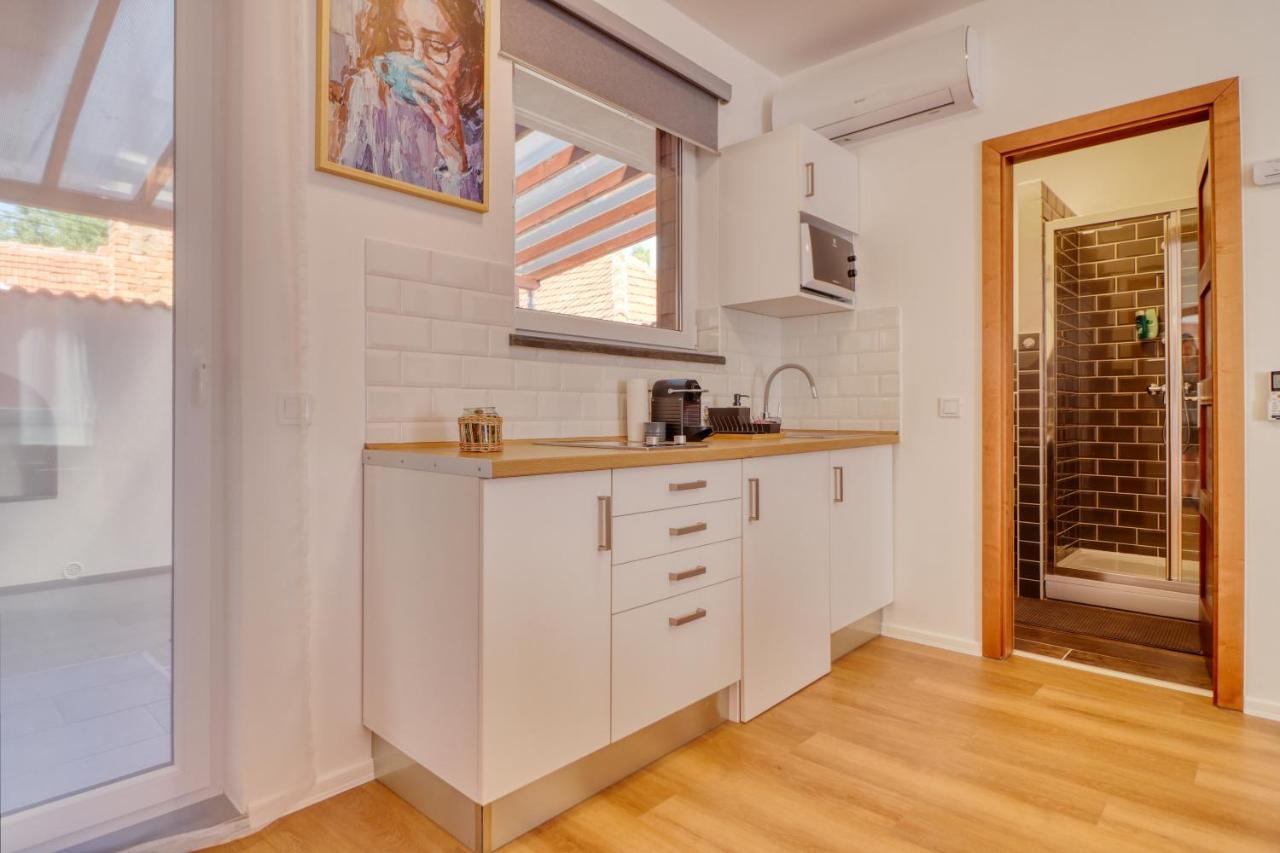 Barka Apartman Егер Екстериор снимка